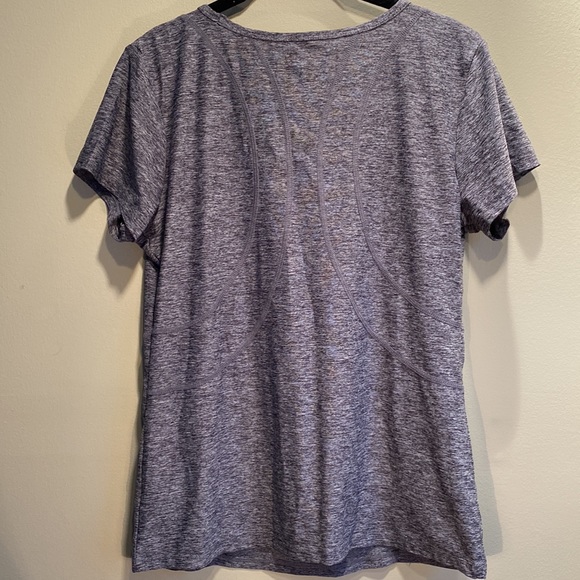Reebok Size M Gray Workout T-Shirt - Picture 4 of 4